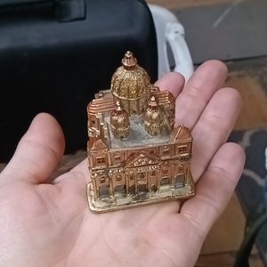 A hinged St.Peters Church trinket box with Austrian jewels